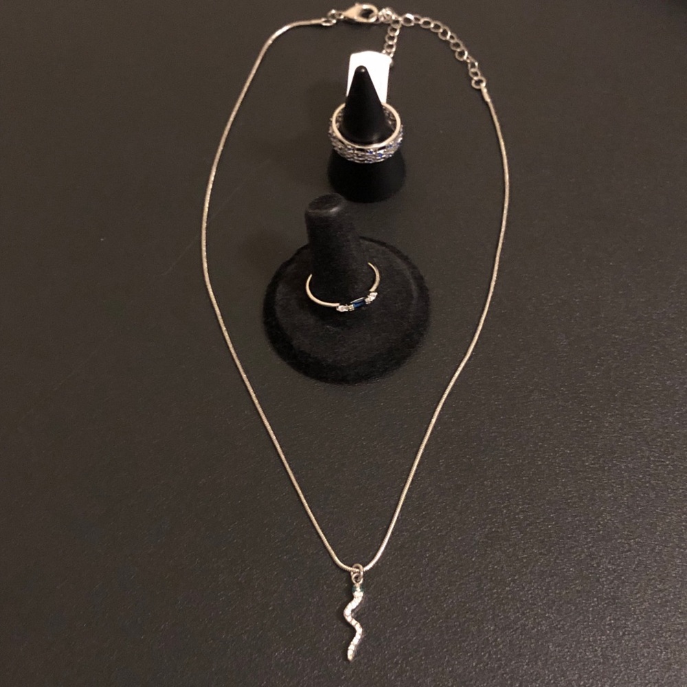Silver Tone Green Eyed Snake Pendant Necklace with 2 Silver Tone Rings